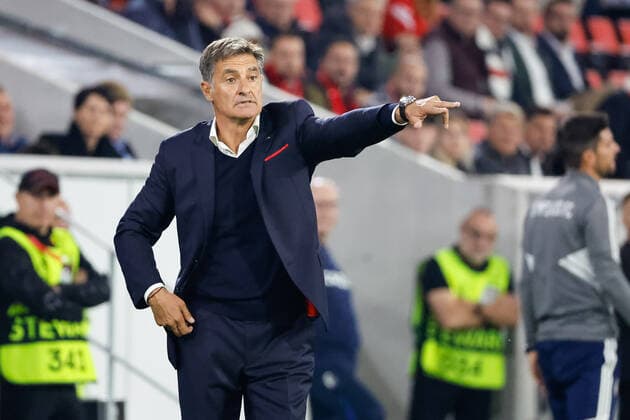Michel Olympiacos FC, coach gesture, gestures, gestures , GER, SC Freiburg vs Olympiacos FC, football, UEFA Europa League, Matchday 5, Group Stage, 27 10 2022 GER, SC Freiburg vs Olympiacos FC, football, UEFA Europa League, Matchday 5, Group Stage, 27 10 2022 Freiburg im Breisgau, Germany Copyright: xEibner-Pressefoto GrantxHubbsx EP_GHS