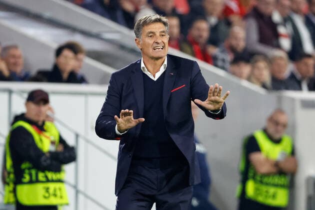 Michel Olympiacos FC, coach gesture, gestures, gestures , GER, SC Freiburg vs Olympiacos FC, football, UEFA Europa League, Matchday 5, Group Stage, 27 10 2022 GER, SC Freiburg vs Olympiacos FC, football, UEFA Europa League, Matchday 5, Group Stage, 27 10 2022 Freiburg im Breisgau, Germany Copyright: xEibner-Pressefoto GrantxHubbsx EP_GHS