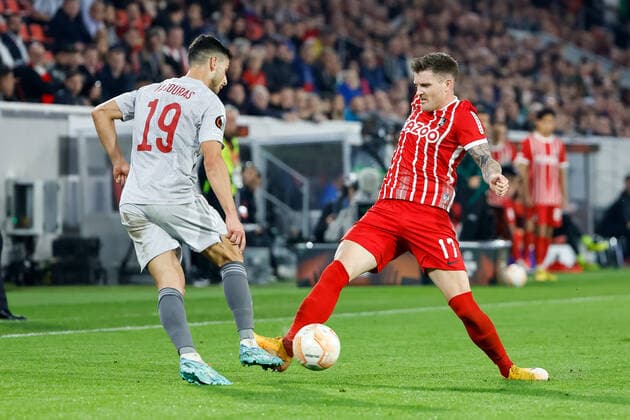 Georgios Masouras Olympiacos FC, 19 and Lukas Kuebler SC Freiburg, 17 in duel , GER, SC Freiburg vs Olympiacos FC, Football, UEFA Europa League, Matchday 5, Group Stage, 27 10 2022 GER, SC Freiburg vs Olympiacos FC, Football, UEFA Europa League, Matchday 5, Group Stage, 27 10 2022 Freiburg im Breisgau, Germany. Copyright: xEibner-Pressefoto GrantxHubbsx EP_GHS