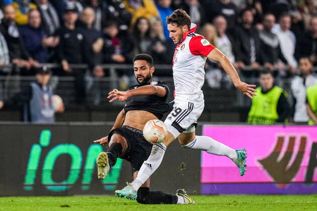 UEFA Europa League: SK Sturm Graz v Feyenoord Graz - Gregory Wuthrich of Strum Graz, Santiago Gimenez of Feyenoord during the match between SK Sturm Graz v Feyenoord at Stadion Graz-Liebenau on 27 October 2022 in Graz, Austria. Copyright: xYannickxVerhoevenx