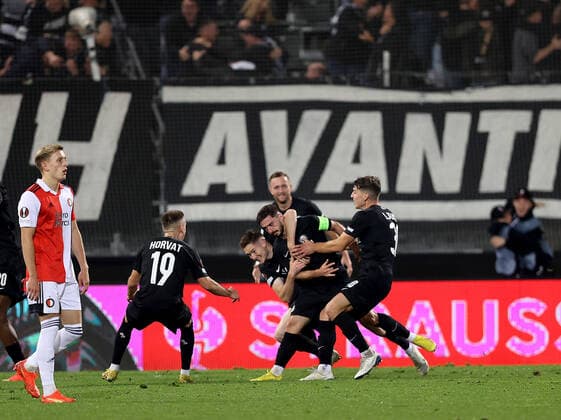 SOCCER - UEFA EL, Sturm vs Feyenoord GRAZ,AUSTRIA,27.OCT.22 - SOCCER - UEFA Europa League, group stage, SK Sturm Graz vs Feyenoord Rotterdam. Image shows the rejoicing of Tomi Horvat, Otar Kiteishvili, David Schnegg, Ivan Ljubic and Jakob Jantscher (Sturm).  GEPAxpictures xHansxOberlaender