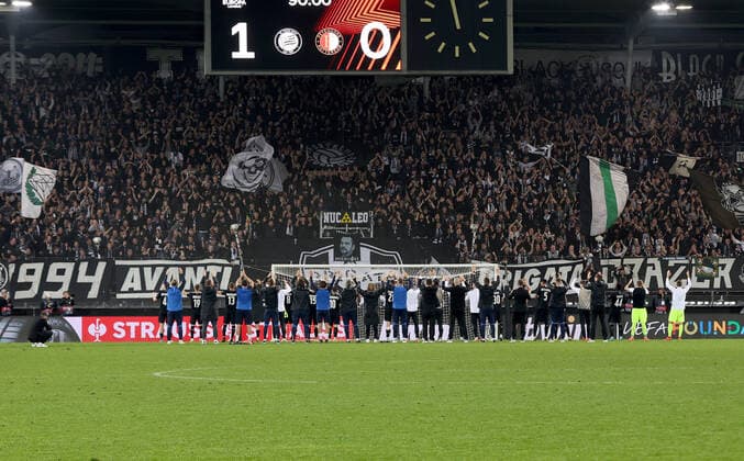 SOCCER - UEFA EL, Sturm vs Feyenoord GRAZ,AUSTRIA,27.OCT.22 - SOCCER - UEFA Europa League, group stage, SK Sturm Graz vs Feyenoord Rotterdam. Image shows the rejoicing of Sturm and fans.  GEPAxpictures xHansxOberlaender