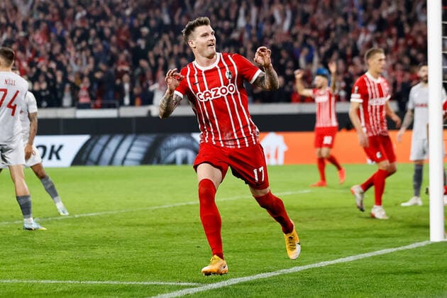 Goal celebration for Lukas Kuebler SC Freiburg, 17 after his goal to 1 1 , GER, SC Freiburg vs Olympiacos FC, Football, UEFA Europa League, Matchday 5, Group Stage, 27 10 2022 GER, SC Freiburg vs Olympiacos FC, Football, UEFA Europa League, Matchday 5, Group Stage, 27 10 2022 Freiburg im Breisgau, Germany Copyright: xEibner-Pressefoto GrantxHubbsx EP_GHS