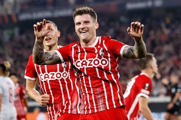 Goal celebration for Lukas Kuebler SC Freiburg, 17 after his goal to 1 1 , GER, SC Freiburg vs Olympiacos FC, Football, UEFA Europa League, Matchday 5, Group Stage, 27 10 2022 GER, SC Freiburg vs Olympiacos FC, Football, UEFA Europa League, Matchday 5, Group Stage, 27 10 2022 Freiburg im Breisgau, Germany Copyright: xEibner-Pressefoto GrantxHubbsx EP_GHS