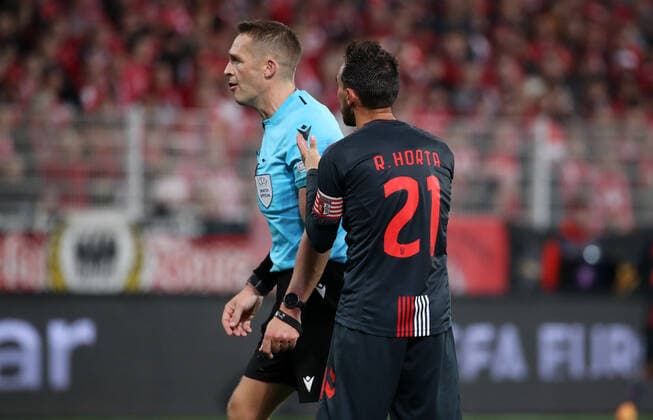 Ricardo Horta talks to referee Craig Pawson ENG Sport Football Soccer UEL UEFA Europa League Men Season 2022 2023 27 10 2022 1 FC Union Berlin FCU vs SC Sporting Braga DFL regulations prohibit any use of photographs as image sequences and or quasi video