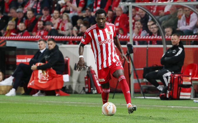 Sheraldo Becker, behind Sport Director Manager Managing Director Oliver Ruhnert Sport Football Soccer UEL UEFA Europa League Men Season 2022 2023 27 10 2022 1 FC Union Berlin FCU vs SC Sporting Braga DFL regulations prohibit any use of photographs as image sequences and or quasi video