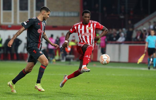 Vitor Tormena, Sheraldo Becker duel match scene action sports football soccer UEL UEFA Europa League men season 2022 2023 27 10 2022 1 FC Union Berlin FCU vs SC Sporting Braga DFL regulations prohibit any use of photographs as image sequences and or quasi video