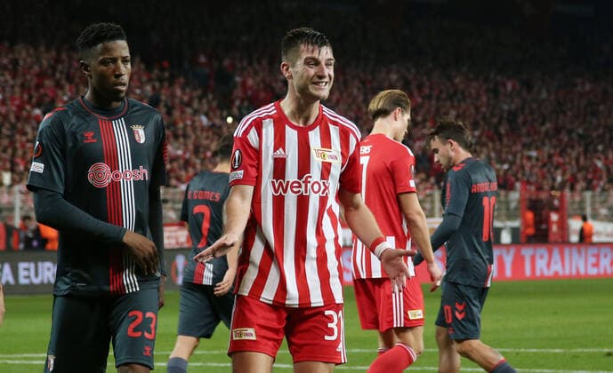 Simon Banza, Robin Knoche pointing, gesturing action upper body upper body sports soccer soccer UEL UEFA Europa League men season 2022 2023 27 10 2022 1 FC Union Berlin FCU vs SC Sporting Braga DFL regulations prohibit any use of photographs as image sequences and or quasi video
