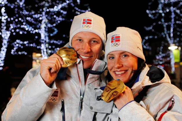 WHISTLER, CANADA 20100220. Aksel Lund Svindal and Marit Bjorgen showcases gold medals after victory in the super-G and 15km cross country Olympic Games, Olympische Spiele, Olympia, OS in Vancouver in 2010. WHISTLER CANADA x10550x *** WHISTLER, CANADA 20100220 Aksel Lund Svindal and Marit Bjorgen showcases gold medals after victory in the super G and 15km cross country Olympic Games in Vancouver in 2010 WHISTLER CANADA x10550x,  Copyright: xPoppe,xCorneliusx OS 2010