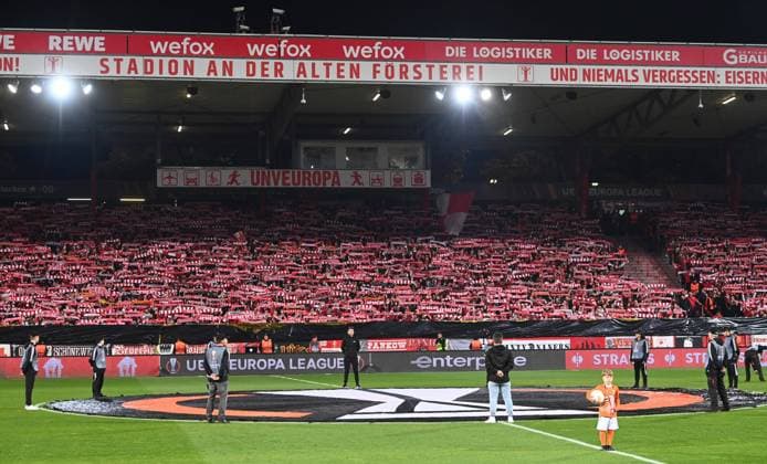 Football, Men, 2022 2023 season, Europa League Group D, Matchday 5 1 FC Union Berlin SC Sporting Braga 1 0 , Union fans and Europa League flag on the pitch, 27 10 2022, Copyright: xMatthiasxKochx