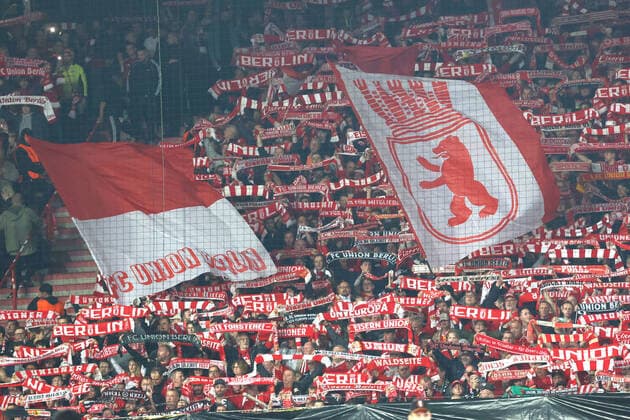 DEU, Europa League, 1 FC Union vs SC Braga, 27 10 2022, Stadion Alte Foersterei, Berlin, DEU, Europa League, 1 FC Union vs SC Braga, in picture 1 FC Union fans, flags DFL regulations prohibit any use of Photographs as image sequences and or quasi video Foto Juergen Engler nordphoto GmbH JuergenxEngler nph00076