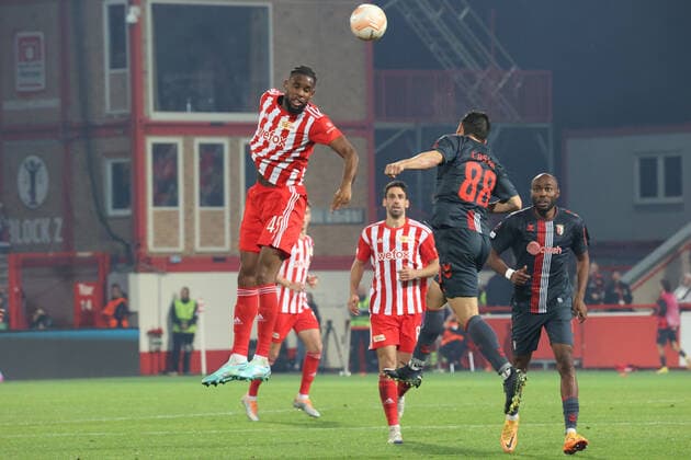 DEU, Europa League, 1 FC Union vs SC Braga, 27 10 2022, Stadion Alte Foersterei, Berlin, DEU, Europa League, 1 FC Union vs SC Braga, in picture Jordan Siebatcheu 1 FC Union Berlin 45 , Rani Khedira 1 FC Union Berlin 8 , Andre Castro SC Braga 88 , Ali Al Musrati SC Braga 8 DFL regulations prohibit any use of Photographs as image sequences and or quasi video Foto Juergen Engler nordphoto GmbH JuergenxEngler nph00076