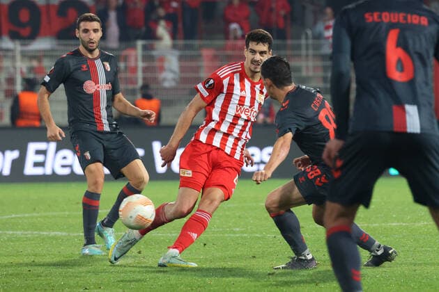 DEU, Europa League, 1 FC Union vs SC Braga, 27 10 2022, Stadion Alte Foersterei, Berlin, DEU, Europa League, 1 FC Union vs SC Braga, in picture Diogo Leite 1 FC Union Berlin 4 , Andre Castro SC Braga 88 DFL regulations prohibit any use of Photographs as image sequences and or quasi video Foto Juergen Engler nordphoto GmbH JuergenxEngler nph00076
