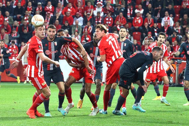 DEU, Europa League, 1 FC Union vs SC Braga, 27 10 2022, Stadion Alte Foersterei, Berlin, DEU, Europa League, 1 FC Union vs SC Braga, in picture Robin Knoche 1 FC Union Berlin 31 , Danilho Doekhi 1 FC Union Berlin 5 , Kevin Behrens 1 FC Union Berlin 17 , Abel Ruiz SC Braga 9 , Nuno Sequeira SC Braga 6 DFL regulations prohibit any use of Photographs as image sequences and or quasi video Foto Juergen Engler nordphoto GmbH JuergenxEngler nph00076