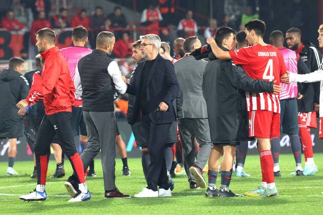 DEU, Europa League, 1 FC Union vs SC Braga, 27 10 2022, Stadion Alte Foersterei, Berlin, DEU, Europa League, 1 FC Union vs SC Braga, in picture Head Coach Urs Fischer 1 FC Union Berlin , Unioner Spielererkreis, Head Coach Artur Jorge SC Braga DFL regulations prohibit any use of Photographs as image sequences and or quasi video Foto Juergen Engler nordphoto GmbH JuergenxEngler nph00076