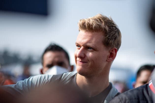 Mick Schumacher GER, Haas F1 Team 47 , MEX, Formula 1 Mexican Grand Prix, Autodromo Hermanos Rodriguez Mexico City, driver arrival, 28 10 2022 MEX, Formula 1 Mexican Grand Prix, Autodromo Hermanos Rodriguez Mexico City, driver arrival, 28 10 2022 Mexico City Copyright: xEibner Memmlerx EP_MMR
