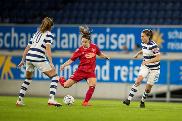 FLYERALARM Womens Soccer Bundesliga, MSV Duisburg 1 FC Koeln 28 10 2022 Alexandria Hess MSV Duisburg, 20 , Lotta Cordes 15, 1 FC Koeln , Dörthe Hoppius MSV Duisburg, 11 FLYERALARM Womens Soccer Bundesliga, MSV Duisburg 1 FC Koeln, Duisburg, schainsland reisen Arena DFL REGULATIONS PROHIBIT ANY USE OF PHOTOGRAPHS AS IMAGE SEQUENCES AND OR QUASI VIDEO Copyright: xBEAUTIFULxSPORTS Wunderlx