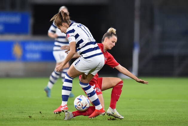 Soccer Women Flyeralarm Bundesliga Season 2022 2023 6 Matchday MSV Duisburg 1 FC Cologne on 28 10 2022 at Schauinsland Reisen Arena in Duisburg Yvonne Zielinski MSV Duisburg , front Jana Beuschlein 1 FC Cologne , back North Rhine Westphalia Germany