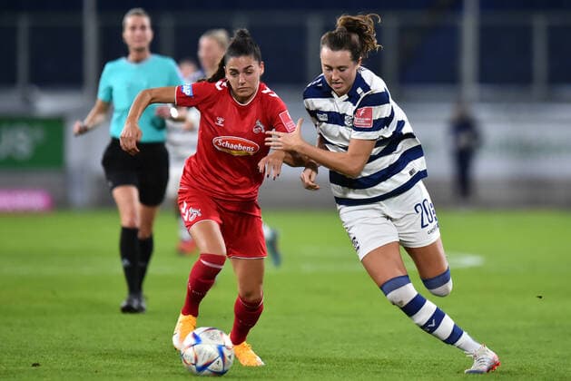 Soccer Women Flyeralarm Bundesliga Season 2022 2023 6 Matchday MSV Duisburg 1 FC Cologne on 28 10 2022 at Schauinsland Reisen Arena in Duisburg Manjou Wilde 1 FC Cologne , left Alexandria Loy Hess MSV Duisburg , right North Rhine Westphalia Germany