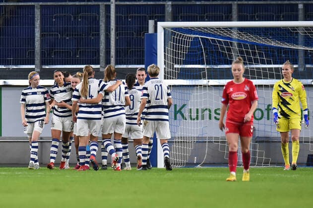 Soccer Women Flyeralarm Bundesliga Season 2022 2023 6 Matchday MSV Duisburg 1 FC Cologne on 28 10 2022 at the Schauinsland Reisen Arena in Duisburg The Duisburg players are happy with Miray Cin MSV Duisburg about the 1 0 North Rhine Westphalia Germany
