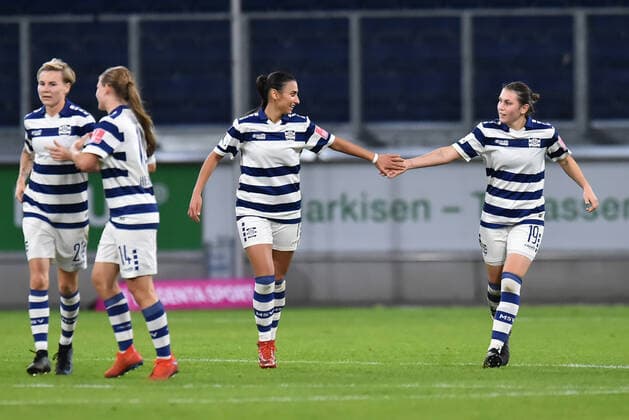 Soccer Women Flyeralarm Bundesliga Season 2022 2023 6 Matchday MSV Duisburg 1 FC Cologne on 28 10 2022 in the Schauinsland Reisen Arena in Duisburg Miray Cin MSV Duisburg , left is happy about the 1 0 Antonia Johanna Halverkamps MSV Duisburg , right North Rhine Westphalia Germany