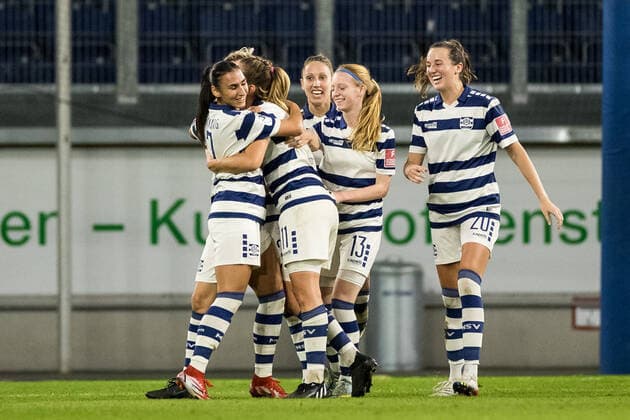 FLYERALARM Womens Soccer Bundesliga, MSV Duisburg 1 FC Koeln 28 10 2022 Cheers to 2 0 by Dörthe Hoppius MSV Duisburg, 11 FLYERALARM Womens Soccer Bundesliga, MSV Duisburg 1 FC Koeln, Duisburg, schainsland reisen Arena DFL REGULATIONS PROHIBIT ANY USE OF PHOTOGRAPHS AS IMAGE SEQUENCES AND OR QUASI VIDEO Copyright: xBEAUTIFULxSPORTS Wunderlx
