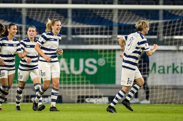 FLYERALARM Womens Soccer Bundesliga, MSV Duisburg 1 FC Koeln 28 10 2022 Cheers to 2 0 by Dörthe Hoppius MSV Duisburg, 11 FLYERALARM Womens Soccer Bundesliga, MSV Duisburg 1 FC Koeln, Duisburg, schainsland reisen Arena DFL REGULATIONS PROHIBIT ANY USE OF PHOTOGRAPHS AS IMAGE SEQUENCES AND OR QUASI VIDEO Copyright: xBEAUTIFULxSPORTS Wunderlx
