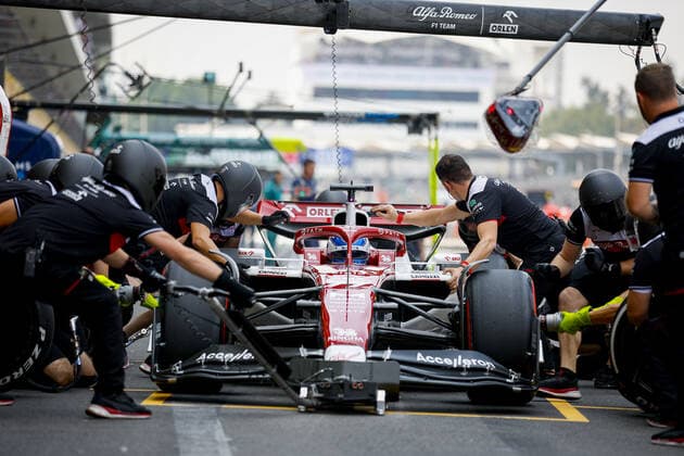 ZHOU Guanyu (chi), Alfa Romeo F1 Team ORLEN C42, portrait during the Formula 1 Grand Premio de la Ciudad de Mexico 2022, Mexican Grand Prix 2022, 20th round of the 2022 FIA Formula One World Championship, WM, Weltmeisterschaft from October 28 to 30, 2022 on the Autodromo Hermanos Rodriguez, in Mexico City, Mexico - F1 - MEXICO CITY GRAND PRIX 2022 DPPI Panoramic  _R3_1531