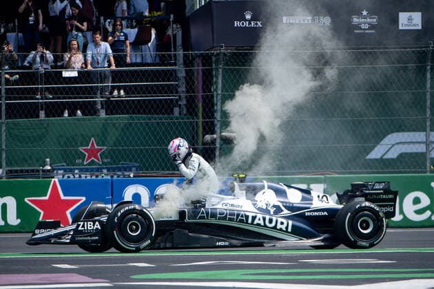 Liam Lawson NZL, Scuderia AlphaTauri 40 ends the session with a technical brake failure and retires from the AT03, MEX, Formula 1 Mexican Grand Prix, Autodromo Hermanos Rodriguez Mexico City, 1 Free Practice, 28 10 2022 MEX, Formula 1 Mexican Grand Prix, Autodromo Hermanos Rodriguez Mexico City, 1 Free Practice, 28 10 2022 Mexico City Copyright: xEibner Memmlerx EP_MMR