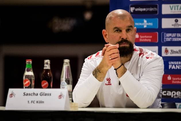 FLYERALARM Womens Bundesliga, MSV Duisburg 1 FC Koeln 28 10 2022 Sascha Glass coach 1 FC Koeln in the press conference FLYERALARM Womens Bundesliga, MSV Duisburg 1 FC Koeln, Duisburg, schainsland reisen Arena DFL REGULATES PROHIBIT ANY USE OF PHOTOGRAPHS AS IMAGE SEQUENCES AND OR QUASI VIDEO Copyright: xBEAUTIFULxSPORTS Wunderlx