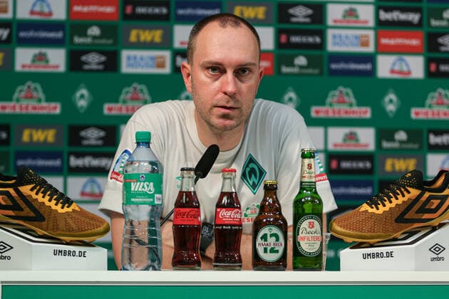 v li Ole Werner coach, head coach, SV Werder Bremen during press conference, portrait, close-up, single photo, single image, THE DFL DIRECTIVES PROHIBIT ANY USE OF PHOTOGRAPHS AS IMAGE SEQUENCES AND OR QUASI VIDEO , 28 10 2022, Bremen Germany , Football, Bundesliga, SV Werder Bremen Hertha BSC xobx