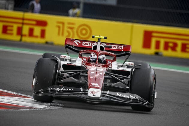 24 ZHOU Guanyu (chi), Alfa Romeo F1 Team ORLEN C42, action during the Formula 1 Grand Premio de la Ciudad de Mexico 2022, Mexican Grand Prix 2022, 20th round of the 2022 FIA Formula One World Championship, WM, Weltmeisterschaft from October 28 to 30, 2022 on the Autodromo Hermanos Rodriguez, in Mexico City, Mexico - F1 - MEXICO CITY GRAND PRIX 2022 DPPI Panoramic  _R3_1913