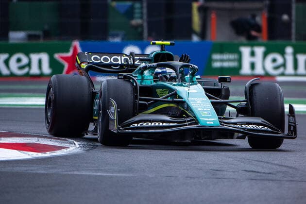 Sebastian Vettel GER, Aston Martin Aramco Cognizant F1 Team 5 in AMR22 waves to the fans from the car after the session, MEX, Formula 1 Mexican Grand Prix, Autodromo Hermanos Rodriguez Mexico City, 2 Free Practice, 28 10 2022 MEX, Formula 1 Mexican Grand Prix, Autodromo Hermanos Rodriguez Mexico City, 2 Free Practice, 28 10 2022 Mexico City Copyright: xEibner Memmlerx EP_MMR