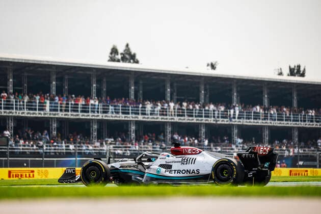 63 RUSSELL George (gbr), Mercedes AMG F1 Team W13, action during the Formula 1 Grand Premio de la Ciudad de Mexico 2022, Mexican Grand Prix 2022, 20th round of the 2022 FIA Formula One World Championship, WM, Weltmeisterschaft from October 28 to 30, 2022 on the Autodromo Hermanos Rodriguez, in Mexico City, Mexico - F1 - MEXICO CITY GRAND PRIX 2022 DPPI Panoramic  00122045__R5_0933
