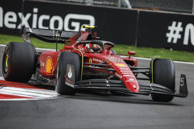 55 SAINZ Carlos (spa), Scuderia Ferrari F1-75, action during the Formula 1 Grand Premio de la Ciudad de Mexico 2022, Mexican Grand Prix 2022, 20th round of the 2022 FIA Formula One World Championship, WM, Weltmeisterschaft from October 28 to 30, 2022 on the Autodromo Hermanos Rodriguez, in Mexico City, Mexico - F1 - MEXICO CITY GRAND PRIX 2022 DPPI Panoramic  00122045__R3_2104_1