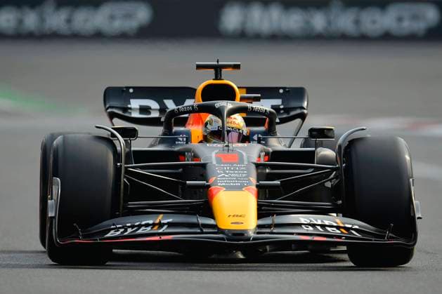 Max Verstappen of Netherlands (N-1) Oracle Red Bull Racing RB18 during practice 2 Day prior to the Formula 1 Grand Prix of Mexico 2022, at Autodromo Hermanos Rodriguez, on October 28, 2022.  Copyright: xAgenciaxMexSportx _RMC0692