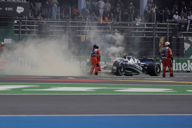 First Practice Session Of The Mexico City Grand Prix An AlphaTauri single-seater smokes during the First Practice Session of the Grand Prix at the Autodromo Hermanos Rodriguez in Mexico City, which will take place this weekend in the Mexican capital. Mexico City Mexico  Copyright: xGerardoxVieyrax originalFilename:vieyra-notitle221028_npLYu.jpg