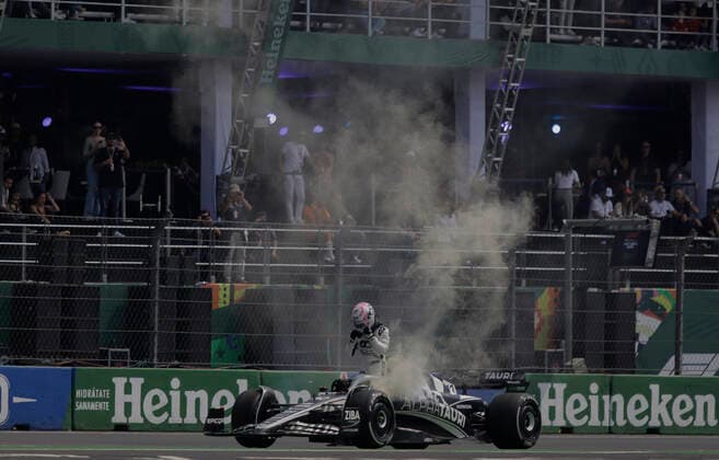 First Practice Session Of The Mexico City Grand Prix An AlphaTauri single-seater smokes during the First Practice Session of the Grand Prix at the Autodromo Hermanos Rodriguez in Mexico City, which will take place this weekend in the Mexican capital. Mexico City Mexico  Copyright: xGerardoxVieyrax originalFilename:vieyra-notitle221028_npeV5.jpg