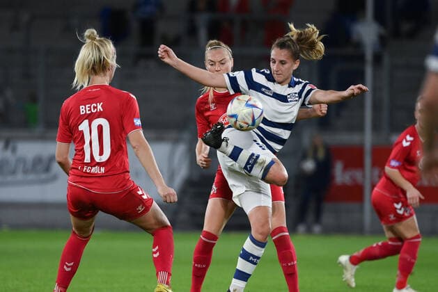 v re , Dörthe Hoppius MSV Duisburg , Doerthe Hoppius, Sarah Puntigam, Sharon Beck 1 FC Köln 30 10 2022, Football, Flyeralarm Womens Bundesliga 2022 23, Matchday 6, MSV Duisburg 1 FC Köln 2 1 Duisburg Schauinsland Reisen Arena Nordrhein Westfalen Germany Team2