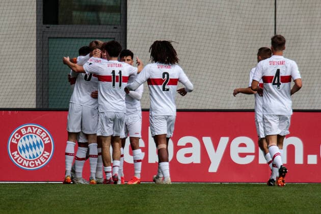 A Junioren Bundesliga Sued Suedwest FC Bayern Muenchen U19 VfB Stuttgart U19 29 10 2022 Goal for Stuttgart Cheering after the goal to 0 1 by Laurin ULRICH VfB 10 Copyright: xBEAUTIFULxSPORTS Goldbergx
