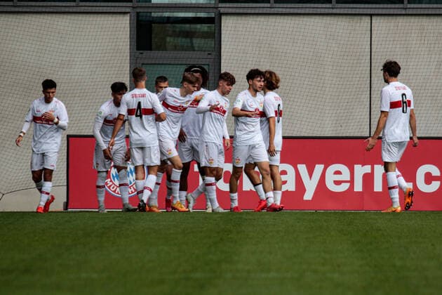 A Junioren Bundesliga Sued Suedwest FC Bayern Muenchen U19 VfB Stuttgart U19 29 10 2022 Goal for Stuttgart Cheering after the goal to 0 1 by Laurin ULRICH VfB 10 Copyright: xBEAUTIFULxSPORTS Goldbergx