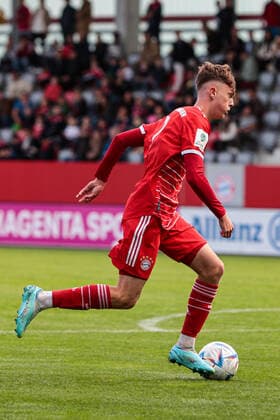 A Junior Bundesliga Sued Suedwest FC Bayern Muenchen U19 VfB Stuttgart U19 29 10 2022 Paul WANNER FCB 7 on the ball Copyright: xBEAUTIFULxSPORTS Goldbergx