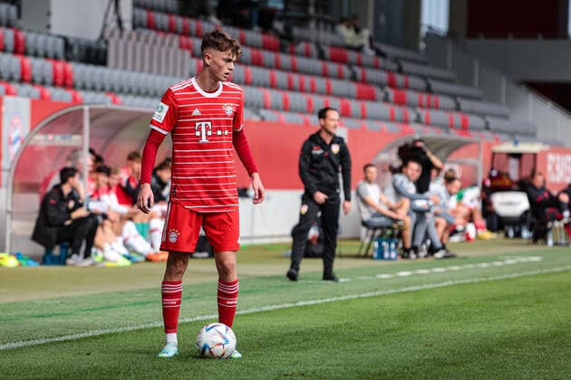 A Junior Bundesliga Sued Suedwest FC Bayern Muenchen U19 VfB Stuttgart U19 29 10 2022 Paul WANNER FCB 7 on the ball Copyright: xBEAUTIFULxSPORTS Goldbergx