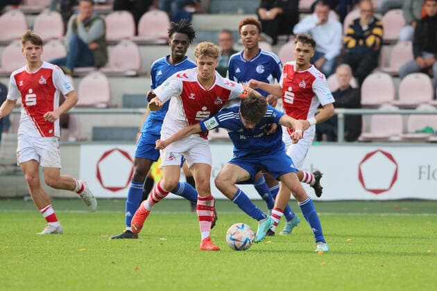 Sport 1 FC Köln U19 vs Schalke04, A Junioren Bundesliga West, from left Meiko Wäschenbach 1 FC Köln , Tristan Osmani Schalke , 29 10 2022, pic.