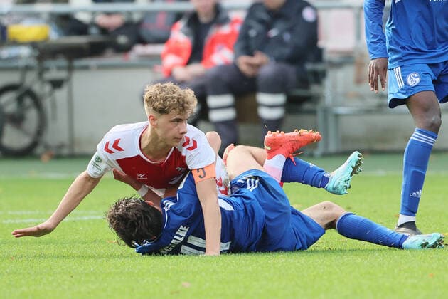 Sport 1 FC Köln U19 vs Schalke04, A Junioren Bundesliga West, from top Meiko Wäschenbach 1 FC Köln , Tristan Osmani Schalke , 29 10 2022, Image.