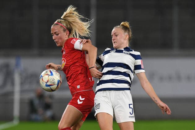 Paula Flach MSV Duisburg women in duel with Mandy Islacker 1 FC Koeln women GER, MSV Duisburg women vs 1 FC Koeln women, Football, Bundesliga, 6 Spieltag Spielzeit 2022 2023, 28 10 2022 DFL DFB REGULATES PROHIBIT ANY USE OF PHOTOGRAPHS AS IMAGE SEQUENCES AND OR QUASI VIDEO GER, MSV Duisburg women vs 1 FC Koeln women, Football, Bundesliga, 6 Spieltag Spielzeit 2022 2023, 28 10 2022 Duisburg Copyright: xEibner-Pressefoto ThomasxThienelx EP_TTL