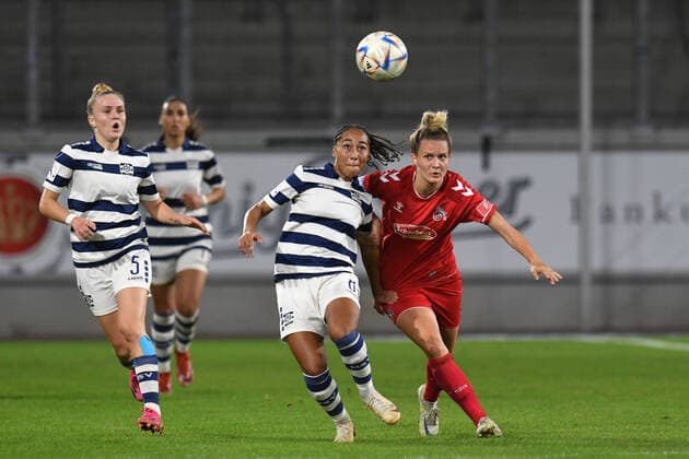 Vanessa Fuerst MSV Duisburg women in duel with Jana Beuschlein 1 FC Koeln women GER, MSV Duisburg women vs 1 FC Koeln women, Football, Bundesliga, 6 Spieltag Spielzeit 2022 2023, 28 10 2022 DFL DFB REGULATES PROHIBIT ANY USE OF PHOTOGRAPHS AS IMAGE SEQUENCES AND OR QUASI VIDEO GER, MSV Duisburg women vs 1 FC Koeln women, Football, Bundesliga, 6 Spieltag Spielzeit 2022 2023, 28 10 2022 Duisburg Copyright: xEibner-Pressefoto ThomasxThienelx EP_TTL
