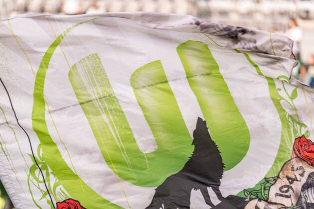 Wolfsburg Flag Fans VfL Wolfsburg vs VfL Bochum, Football, 1 Bundesliga, 12 Matchday, 29 10 2022 DFL REGULATES PROHIBIT ANY OUSE OF PHOTOGRAPHS AS IMAGE SEQUENCES AND OR QUASI VIDEO VfL Wolfsburg vs VfL Bochum, Football, 1 Bundesliga, 12 Matchday, 29 10 2022 Wolfsburg Copyright: xEibner-Pressefoto BahhoxKarax EP_EER