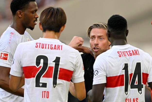 Trainer Interimstrainer Coach Michael Wimmer VfB Stuttgart am Spielfeldrand Gestik Geste im Gespraech Diskussion mit Silas Katompa Mvumpa VfB Stuttgart (14) Hiroki Ito VfB Stuttgart (21) Dan-Axel Zagadou VfB Stuttgart (23) VfB Stuttgart vs FC Augsburg FCA 29.10.2022 DFL REGULATIONS PROHIBIT ANY USE OF PHOTOGRAPHS AS IMAGE SEQUENCES AND OR QUASI-VIDEO VfB Stuttgart vs FC Augsburg FCA *** Coach Interim Coach Coach Michael Wimmer VfB Stuttgart on the sidelines Gesture Gesture in conversation Discussion with Silas Katompa Mvumpa VfB Stuttgart 14 Hiroki Ito VfB Stuttgart 21 Dan Axel Zagadou VfB Stuttgart 23 VfB Stuttgart vs FC Augsburg FCA 29 10 2022 DFL REGULATIONS PROHIBIT ANY USE OF PHOTOGRAPHS AS IMAGE SEQUENCES AND OR QUASI VIDEO VfB Stuttgart vs FC Augsburg FCA