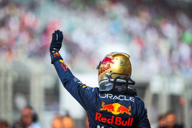 VERSTAPPEN Max (ned), Red Bull Racing RB18, portrait pole position during the Formula 1 Grand Premio de la Ciudad de Mexico 2022, Mexican Grand Prix 2022, 20th round of the 2022 FIA Formula One World Championship, WM, Weltmeisterschaft from October 28 to 30, 2022 on the Autodromo Hermanos Rodriguez, in Mexico City, Mexico - F1 - MEXICO CITY GRAND PRIX 2022 DPPI Panoramic  20221029_GOOD0671